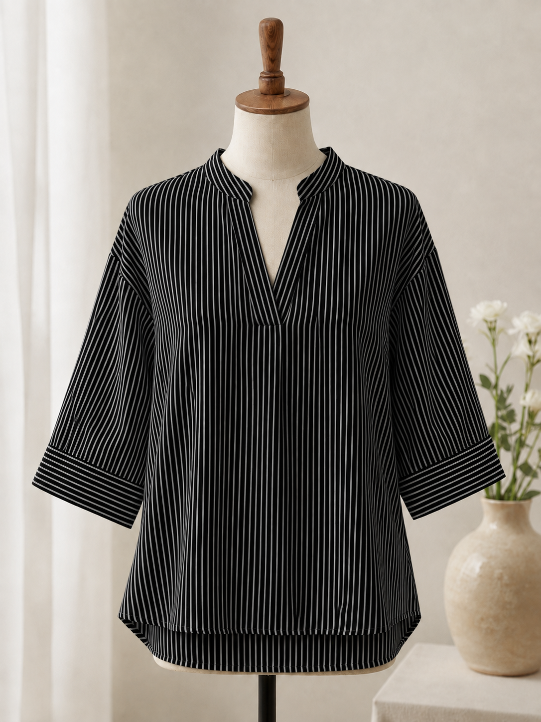 KATARINA STRIPED V-NECK SHORT-SLEEVED POLO
